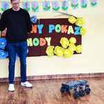 mężczyzna i robot Argo